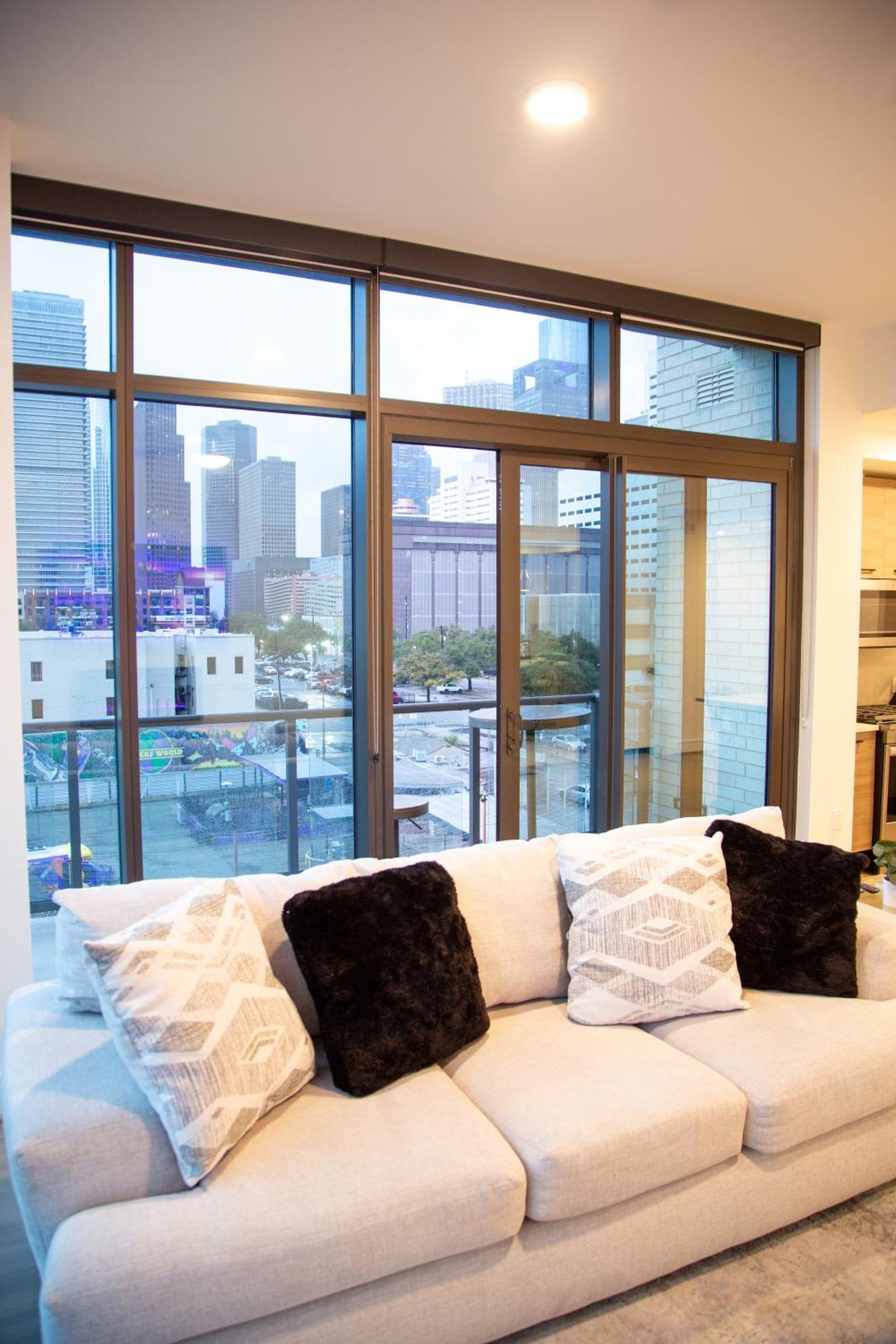 Cozy Home Toyota Center Houston Exterior photo