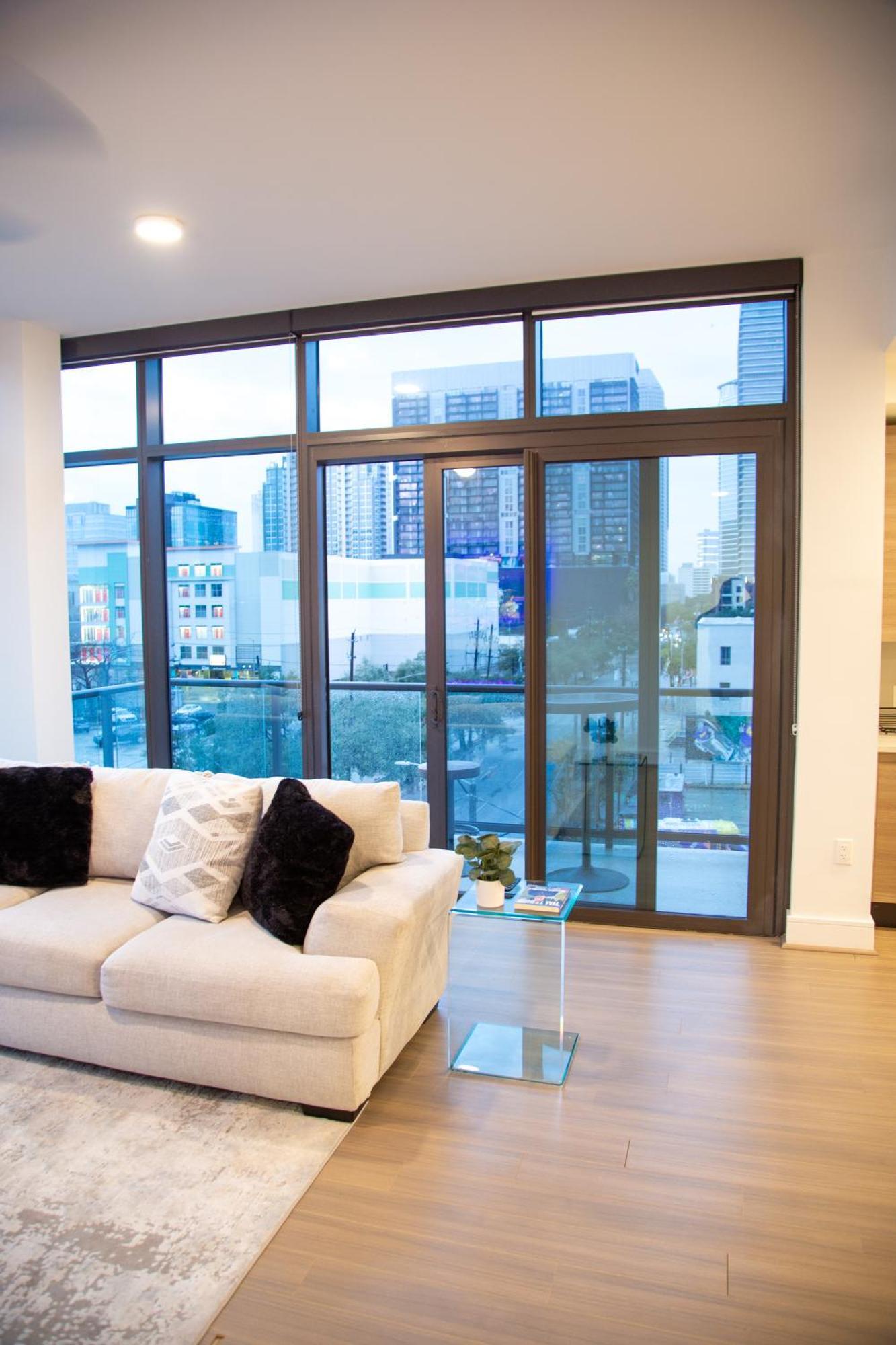 Cozy Home Toyota Center Houston Exterior photo