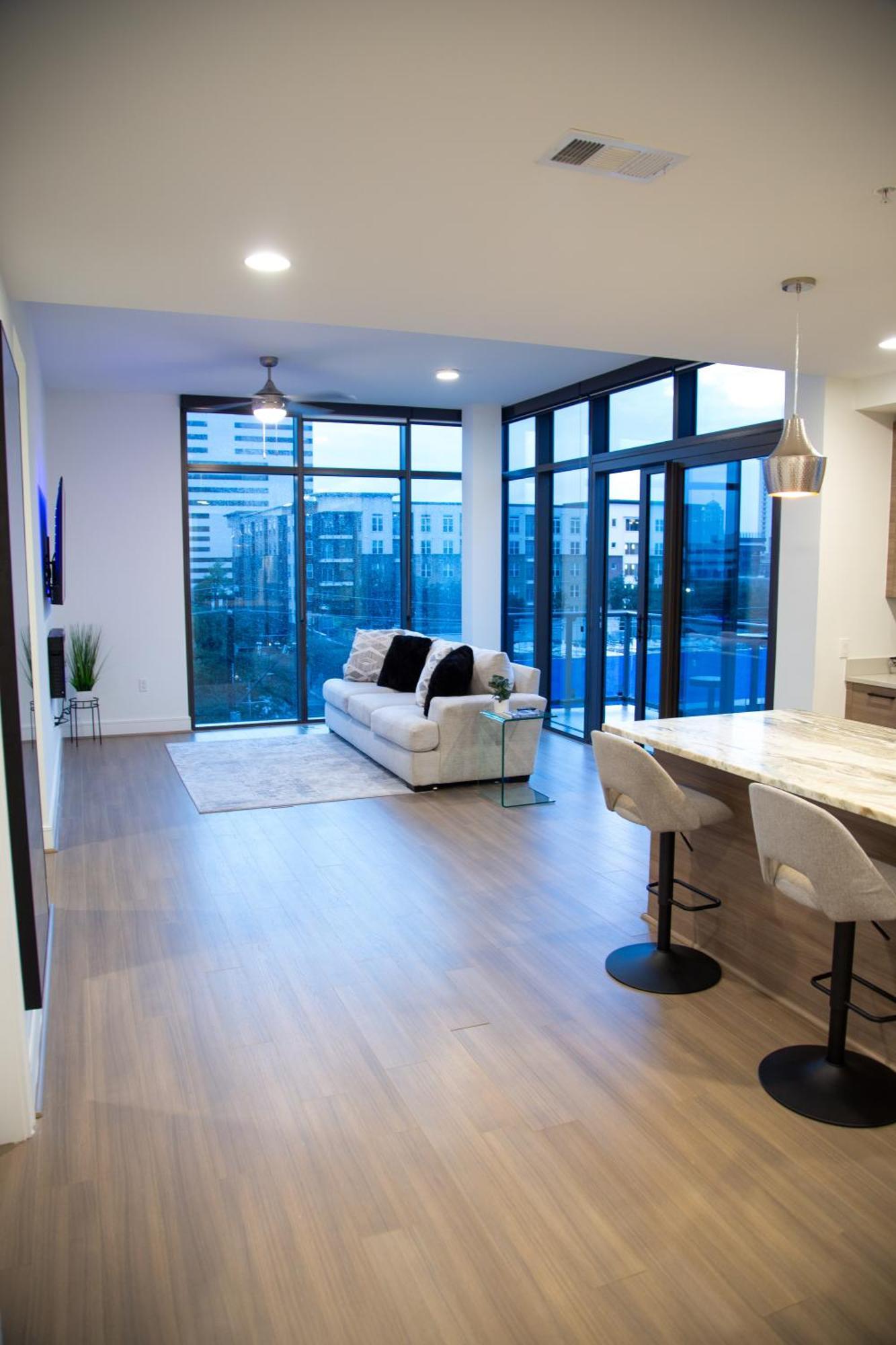 Cozy Home Toyota Center Houston Exterior photo